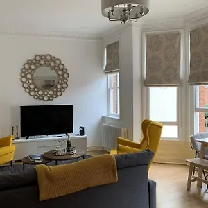 https://contemporary-apartment-near-gloucester-quaysdocks.cardiffhotelswales.com