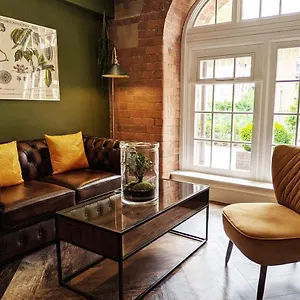 https://the-botanists-hideout-luxury-retreat-with-parking.yorkshirehotels.net