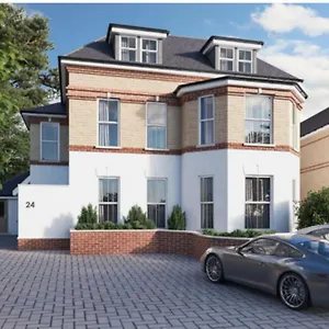  Apartment Bright, Vibrant New 1 Bedroom Town Centre Parking