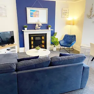  Apartment Sail Away. 1-bed Close To The