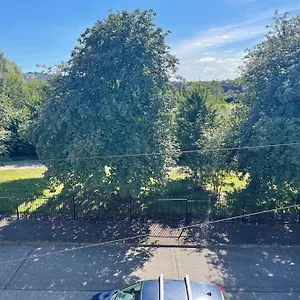 https://lovely-2-bedroom-house-overlooking-park-free-parking.belfasthotelsireland.com